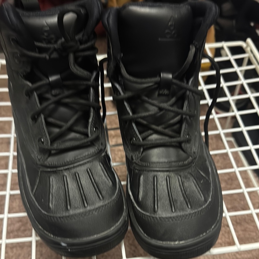 Nike ACG Black Ankle-Height Boots with Waterproof Design